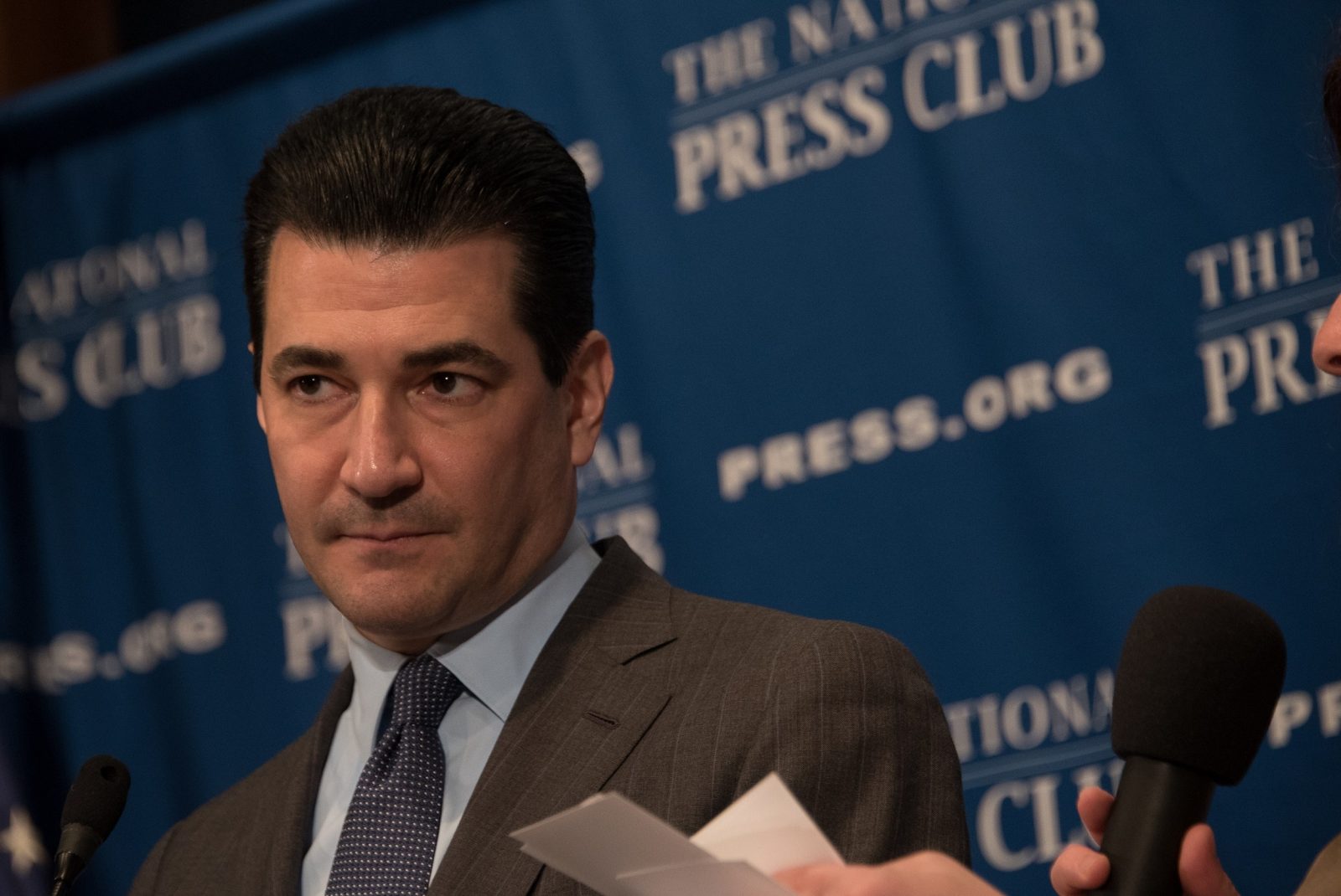 FDA Boss Resigns. What Does This Mean For the Vaping Community?